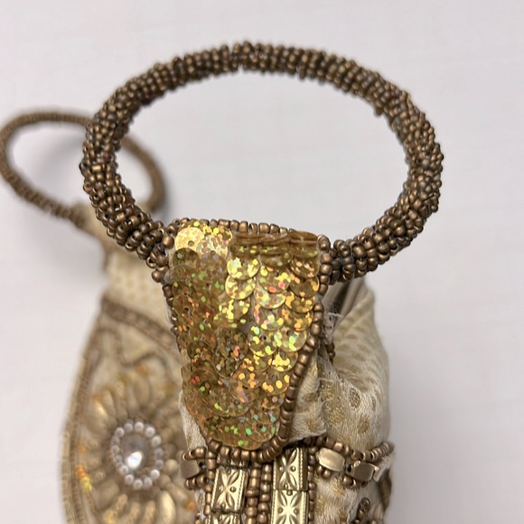🥠 Vintage Unique Gold Beaded
Embellished Fortune Cookie
Mini Handbag - Picture 6 of 8